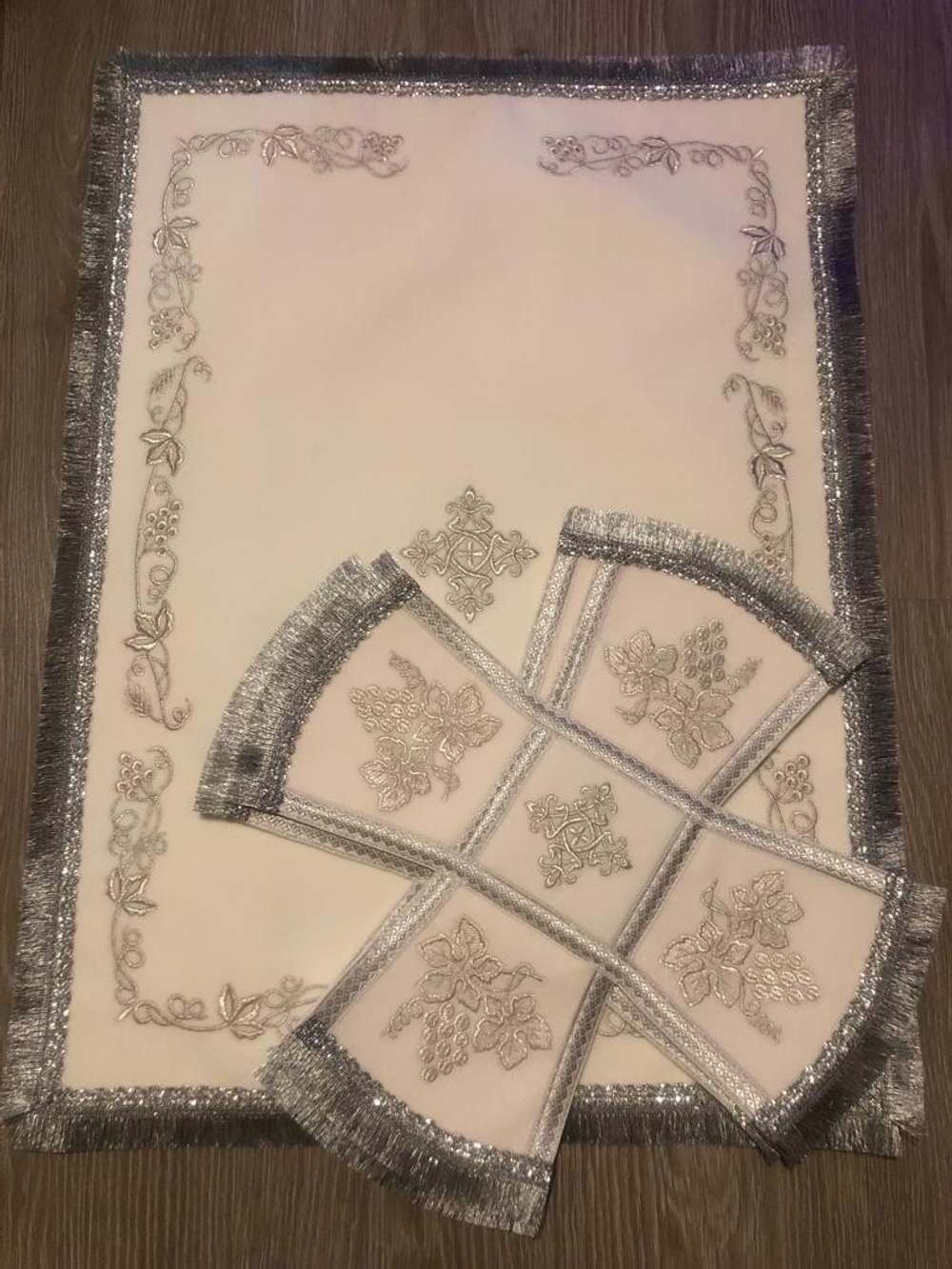 Бархатные покровцы Лоза