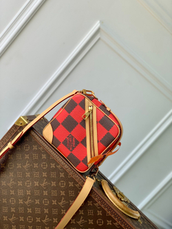 Louis Vuitton Chess Messenger