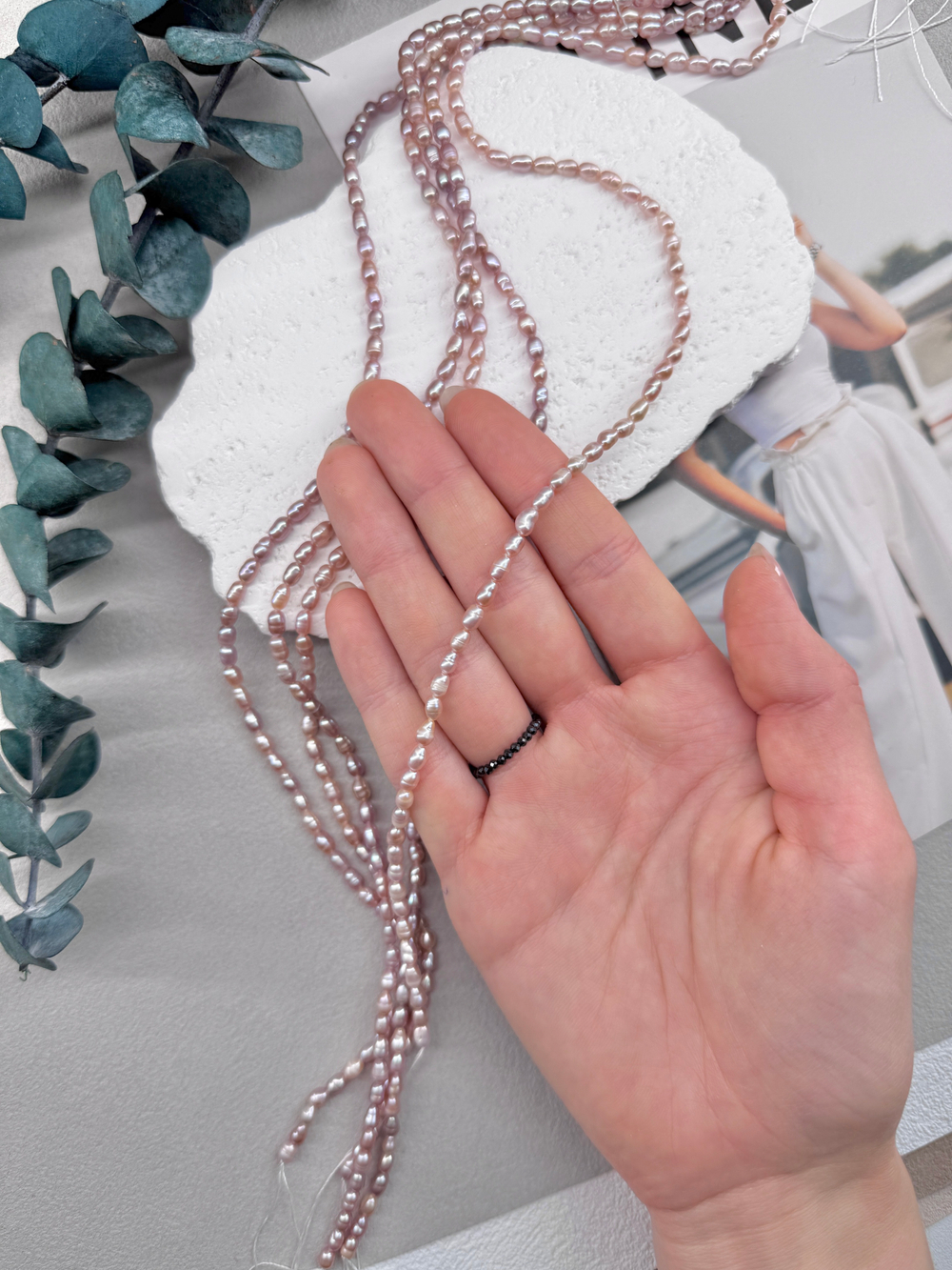 Натуральный жемчуг розовый рис 3-4 мм, нить 36 см