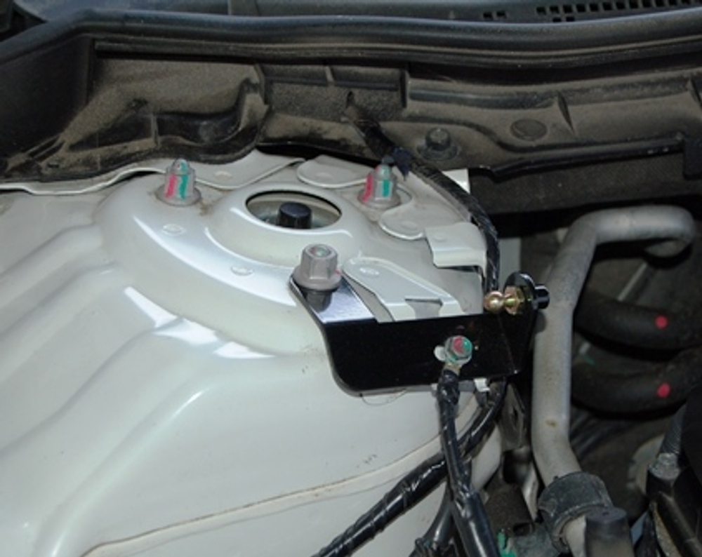Упор (амортизатор) капота для Mazda 3 BM (2012-2018) Autoinnovation.08-05