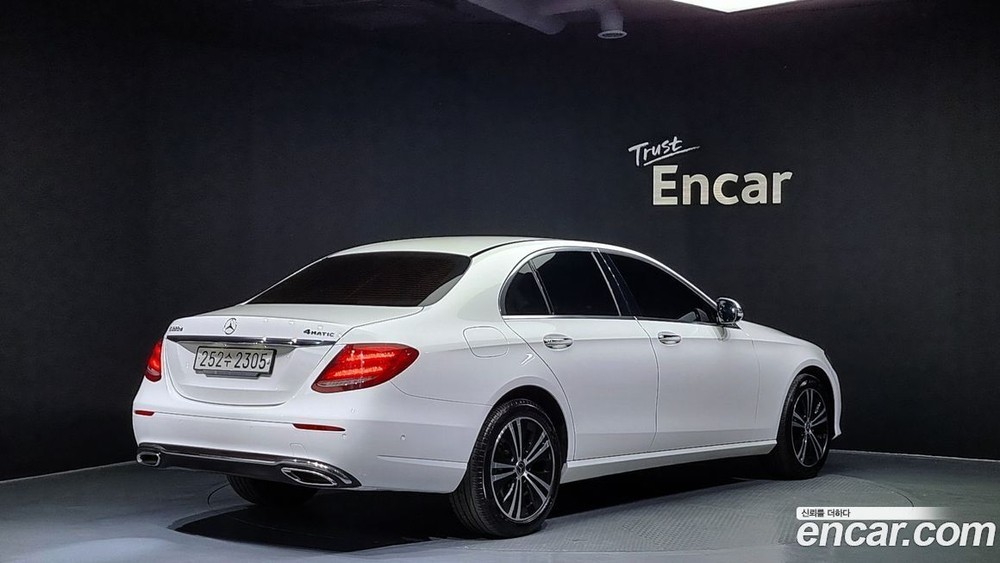 Mercedes-Benz E-Class W213 E220d Avangarde (06.2020)