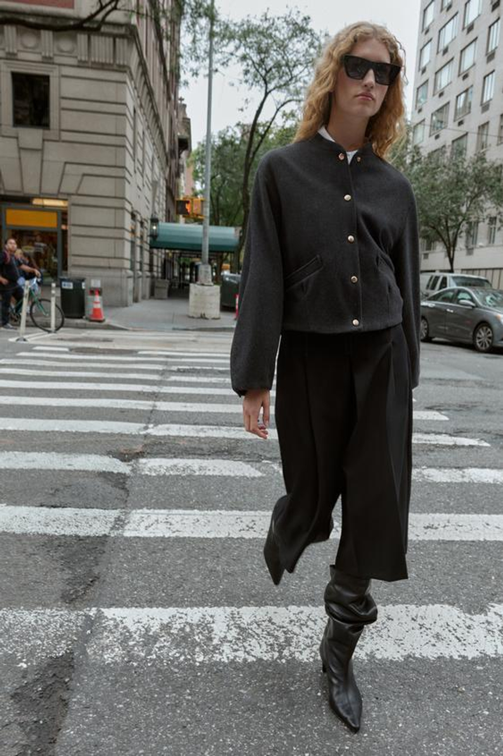 ZARА ДЛИННЫЕ БЕРМУДЫ С КОНТРАСТНОЙ ОТДЕЛКОЙ, ЧЕРНЫЙ