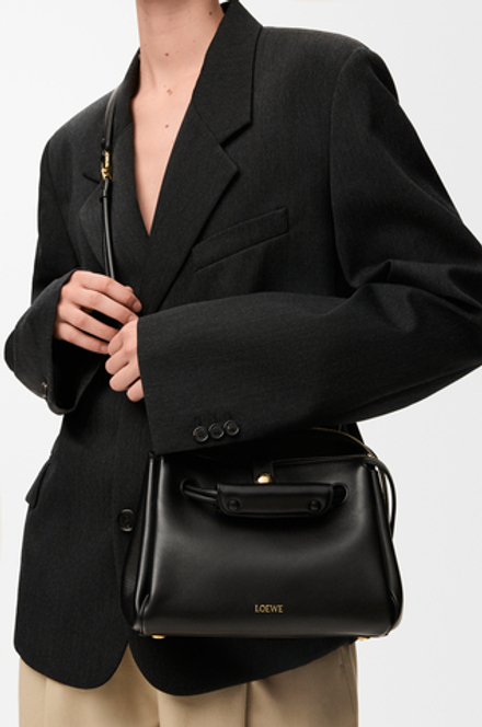 Loewe Маленькая сумка Madrid из мягкой телячьей кожи, черный