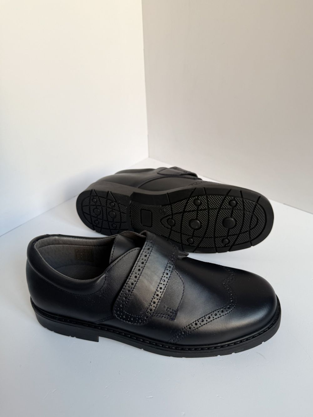 Новые кожаные туфли Okaa, 37