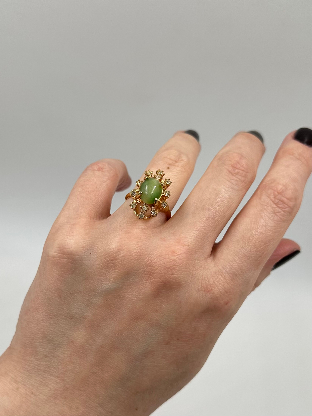Кольцо с зелёным кабошоном