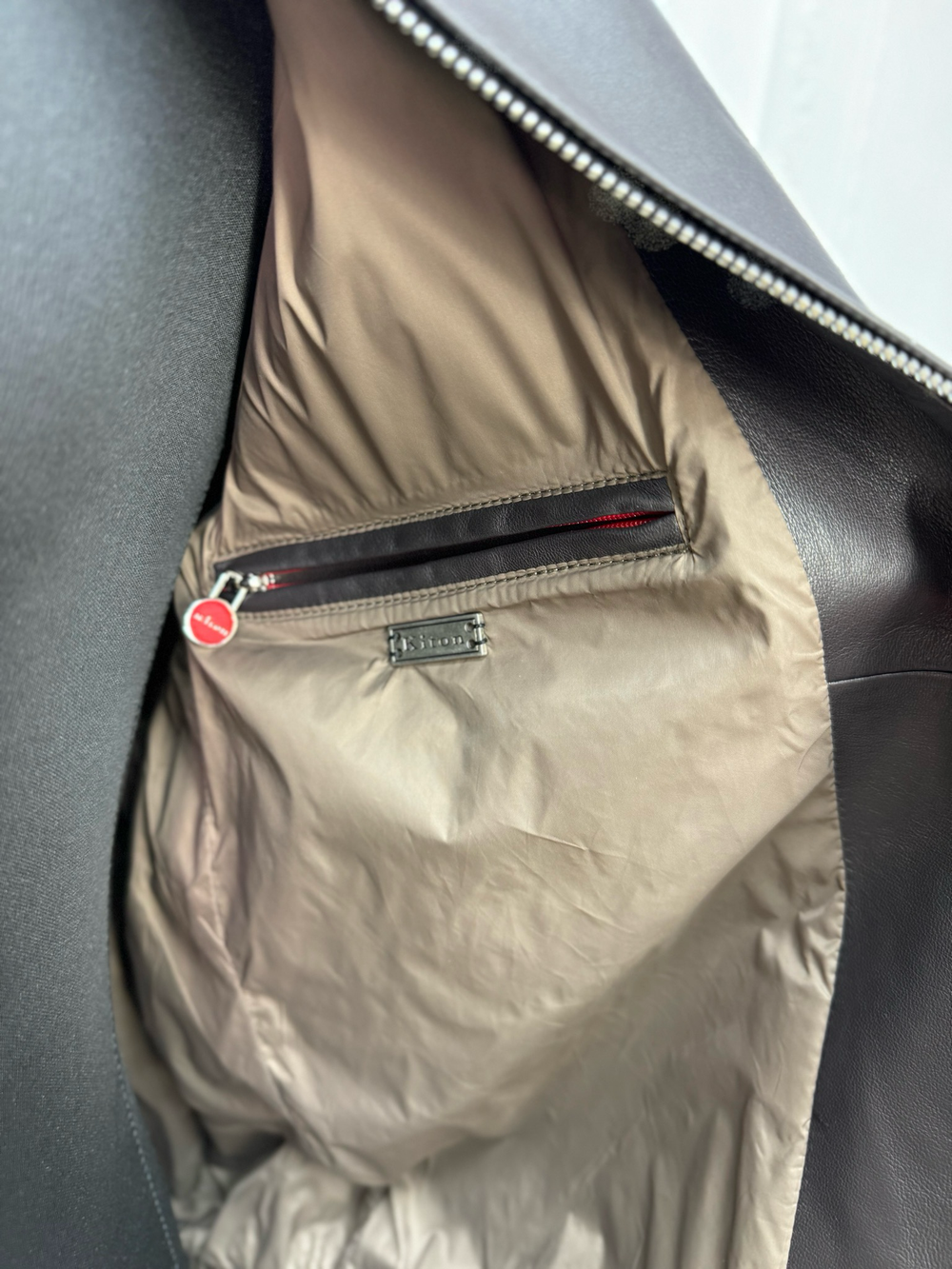 Кожаный бомбер Kiton