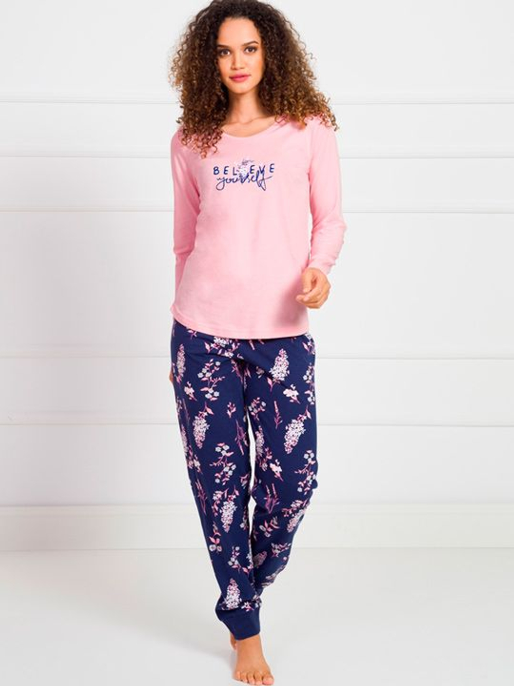 Трикотажный комплект с синими принтованными брючками (Размер: M) (Цвет: розовый)