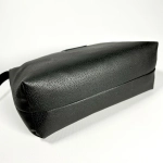 Женская белая сумка из натуральной кожи с металлическими ручками