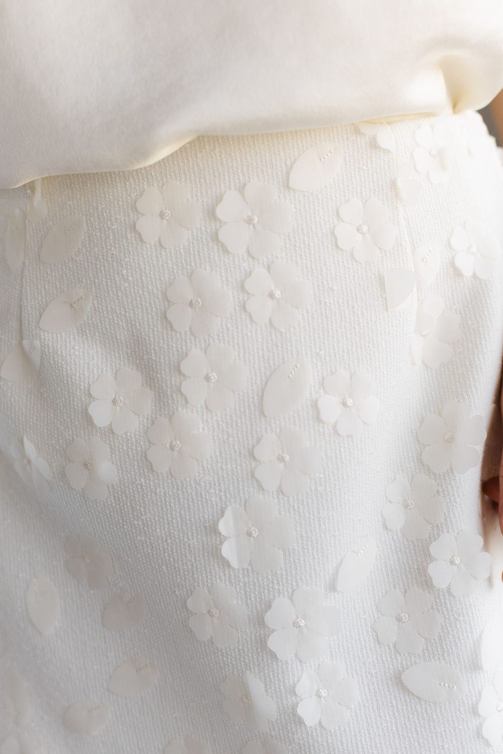 Юбка из твида миди молочная с цветами