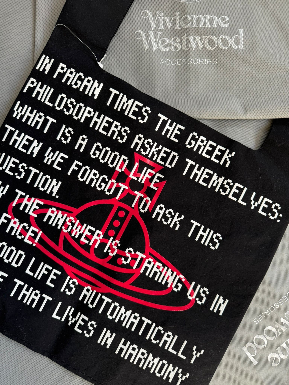 VIVIENNE WESTWOOD СУМКА ШОППЕР ЧЕРНАЯ С ЛОГОТИПОМ БРЕНДА
