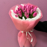 Букет свежих розовых тюльпанов