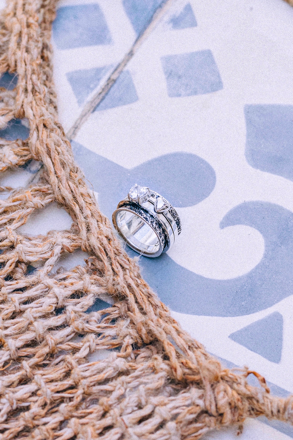 Кольцо «Чинта» с белым цирконом и чернением