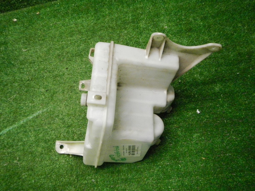 Бачок омывателя Toyota Auris 1 (06-12)