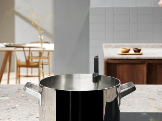 Индукционная варочная панель Electrolux EIS8648 SensePro