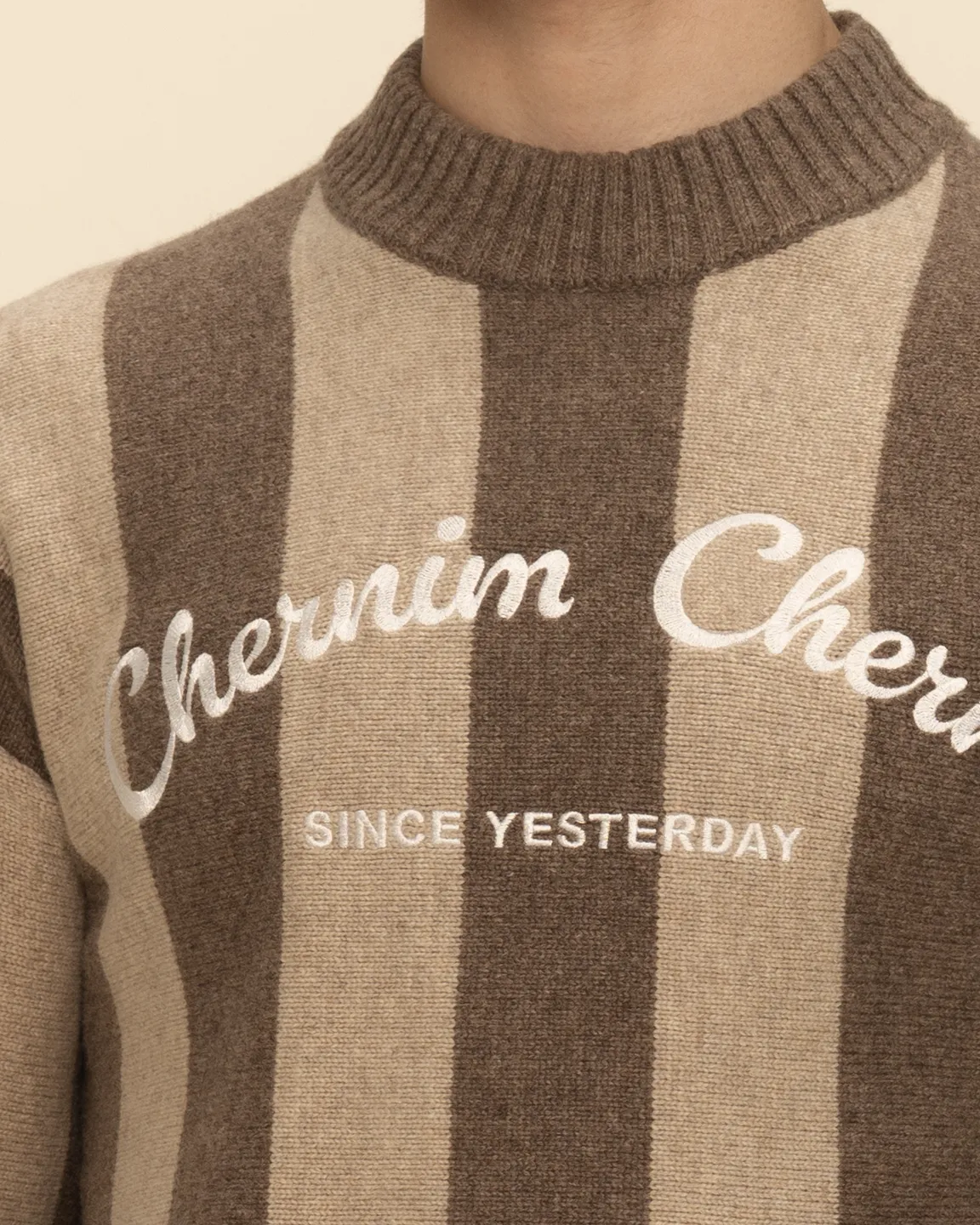 Коричневый свитер 