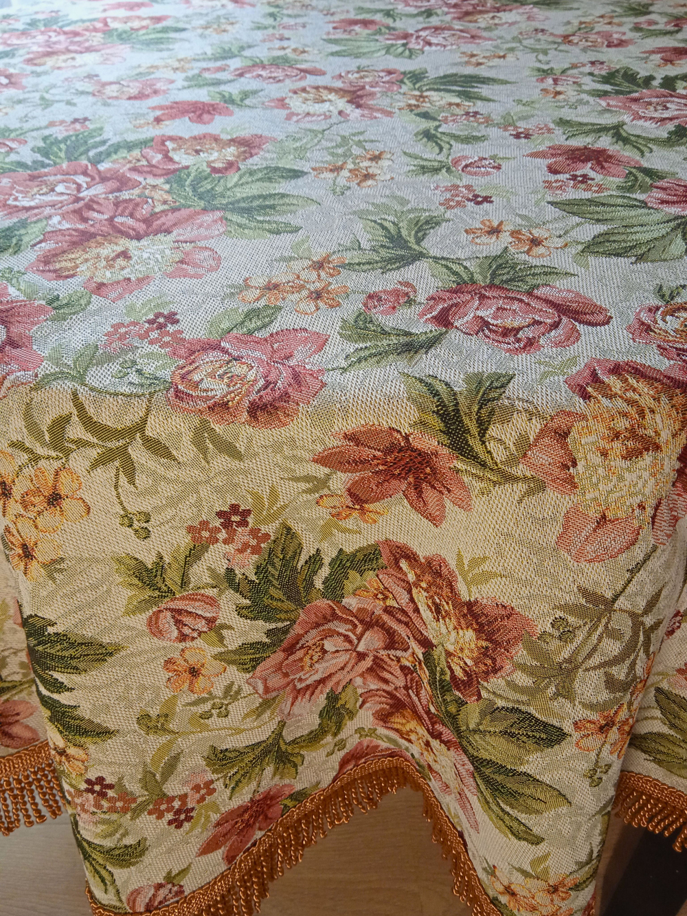 Гобеленовая скатерть Букет пионов D 200 см