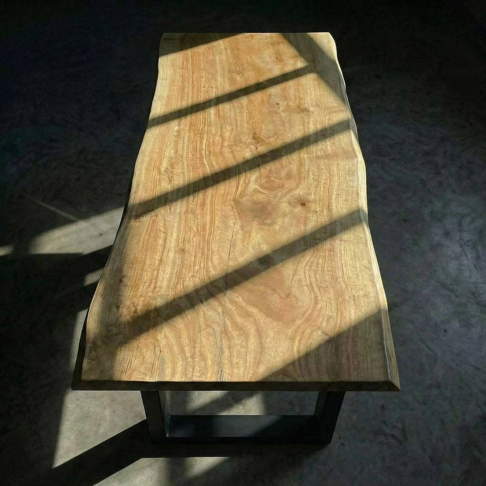 Обеденный стол из слэба горного тополя