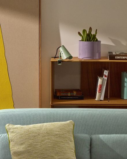 Маленькая настольная лампа Jula с зажимом из зеленого металла