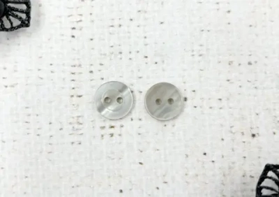 Пуговицы блузочные, d 1,1 см, 2 прокола, бежево-коричневый