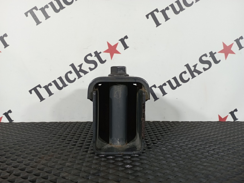 Кронштейн усилителя бампера левый