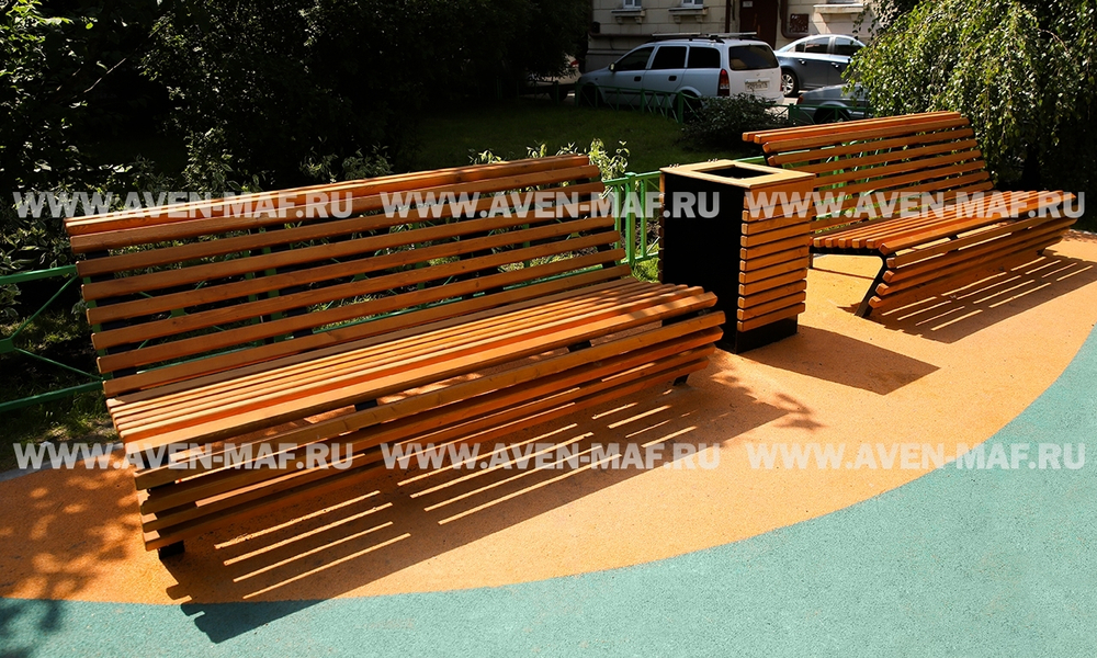 Скамейка на металлическом каркасе
