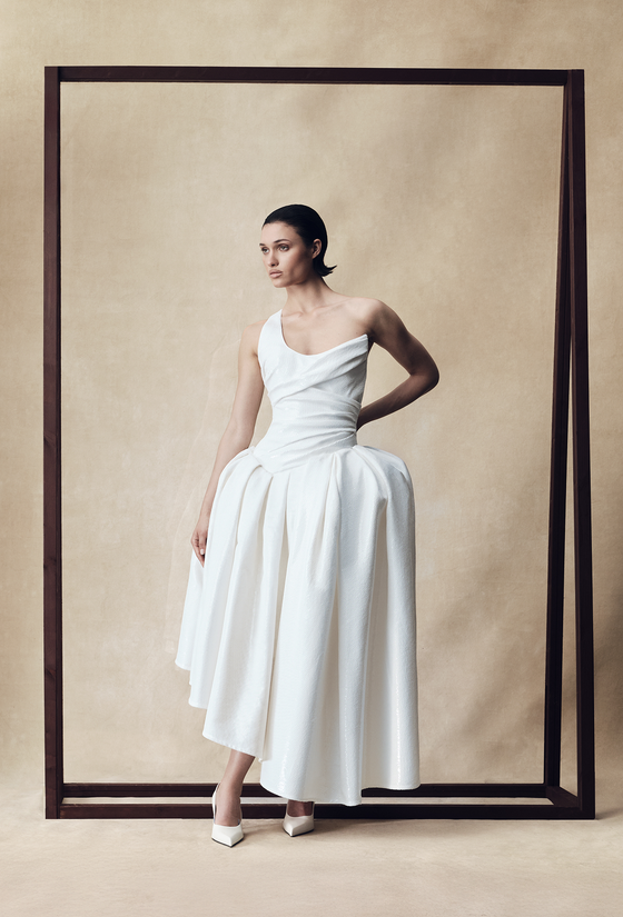 Асимметричное корсетное платье макси с пайетками