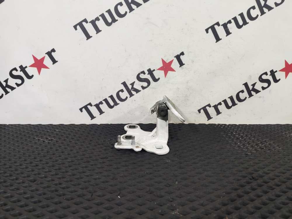 Петля двери нижняя левая 2020г