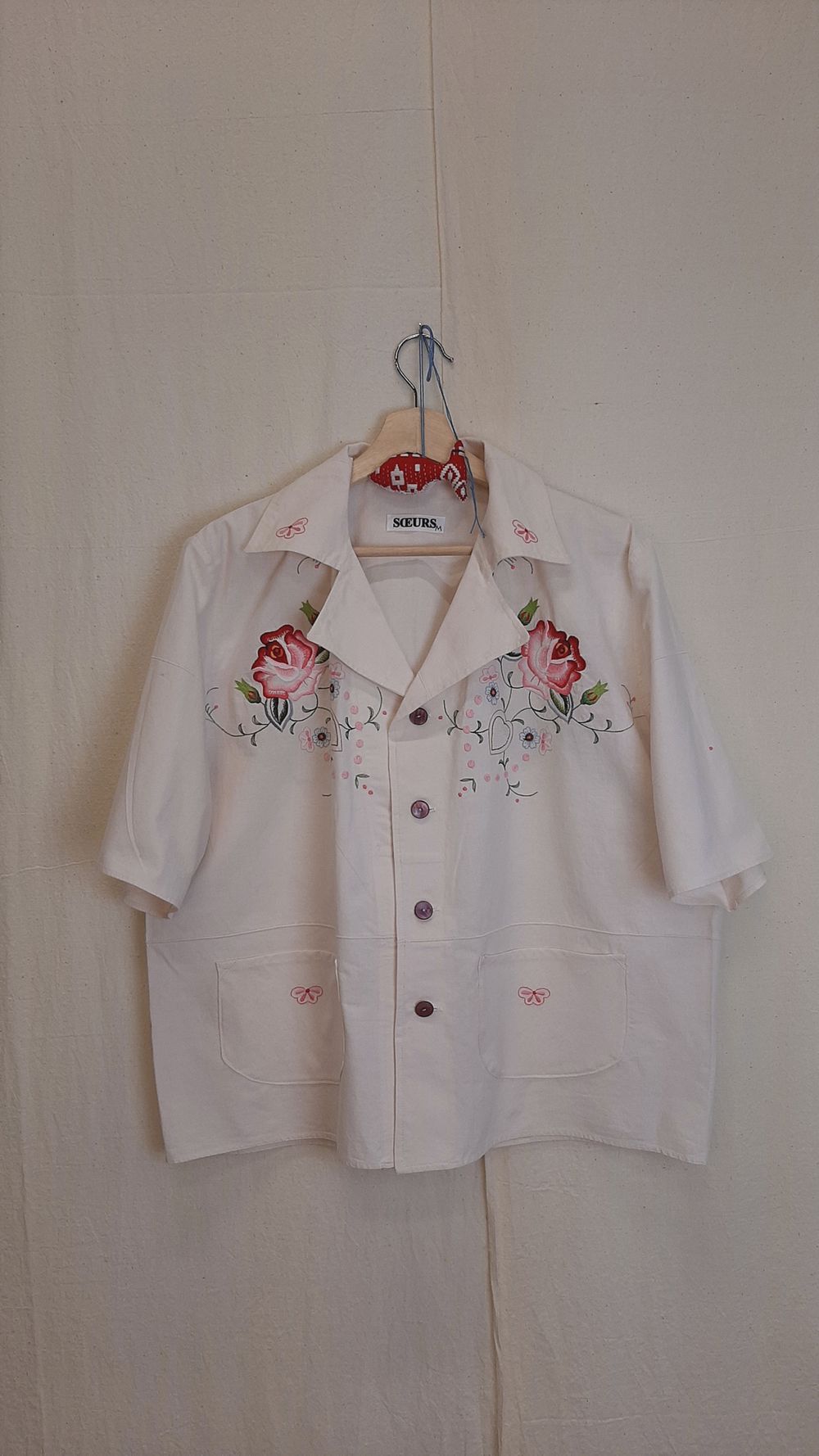 Рубашка Soeurs с Красными Розами/Red Rose Short Sleeve Shirt белая
