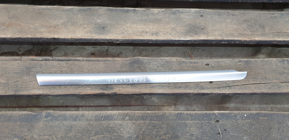 Накладка стекла заднего левого Mercedes GLC (X253) 15-нв Б/У Оригинал A2536700122