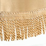 Шторы спального места с ламбрекеном и прихватами "Кисти" в кабину Volvo, Scania, MAN, DAF, Merc, Камаз, Sitrak, Shacman, Foton, FAW. Высота 1,5м, ширина одной стороны - 1,15м. Блэкаут, велюр. Бежевый цвет с бежевой бахромой и красными кистями