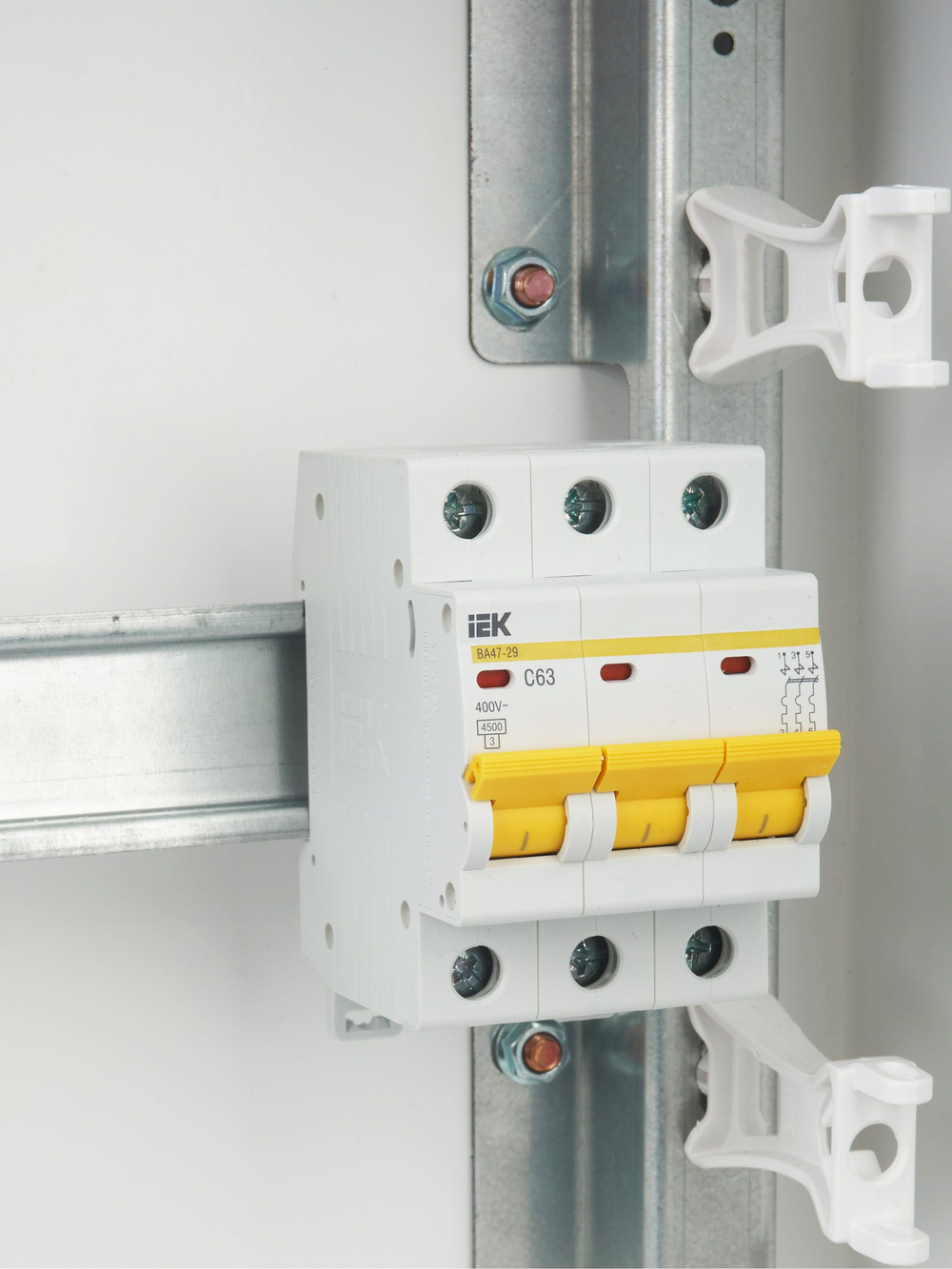 KARAT Автоматический выключатель ВА47-29 3P C 63А 4,5кА IEK