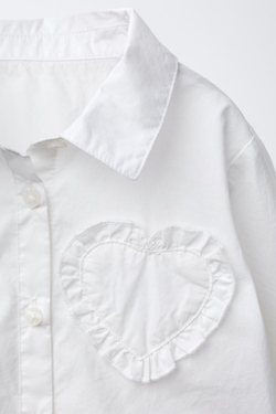 ZARA РУБАШКА С НАШИВКОЙ «СЕРДЦЕ», БЕЛЫЙ