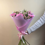 Букет из розовых гербер, хамелациума и альстромерий