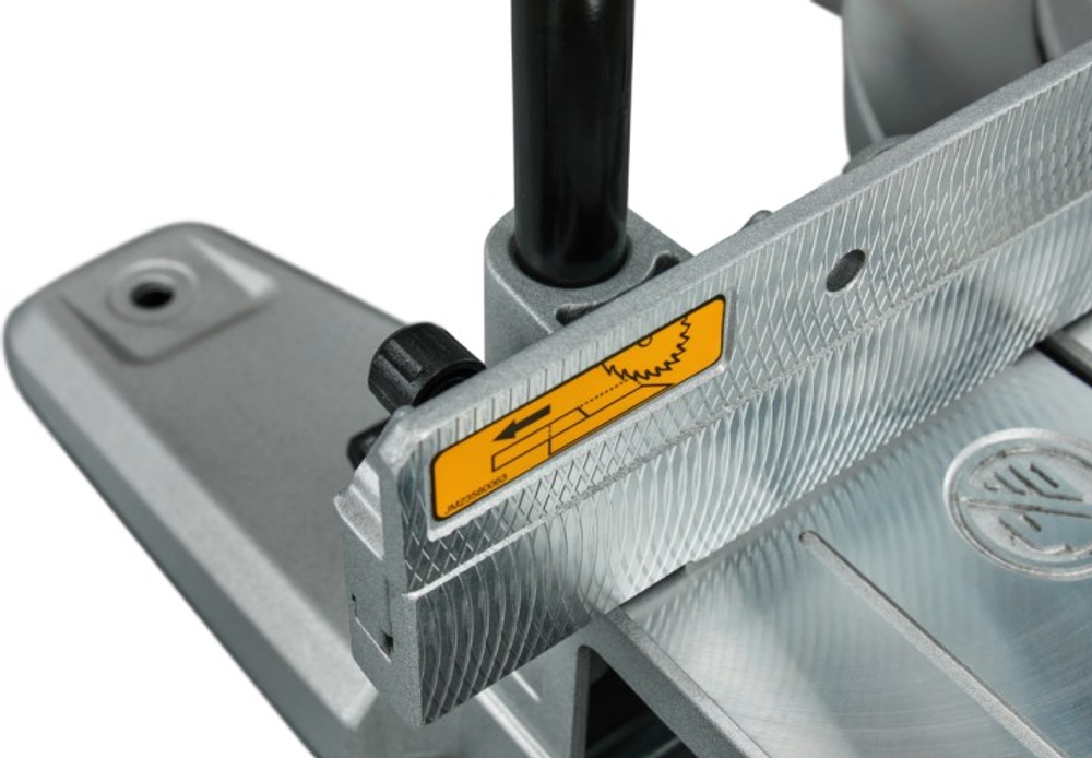 Пила торцовочная сетевая MAKITA LS1110F