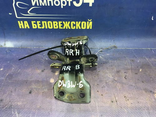 Петля двери задней правой MAZDA DEMIO 2001