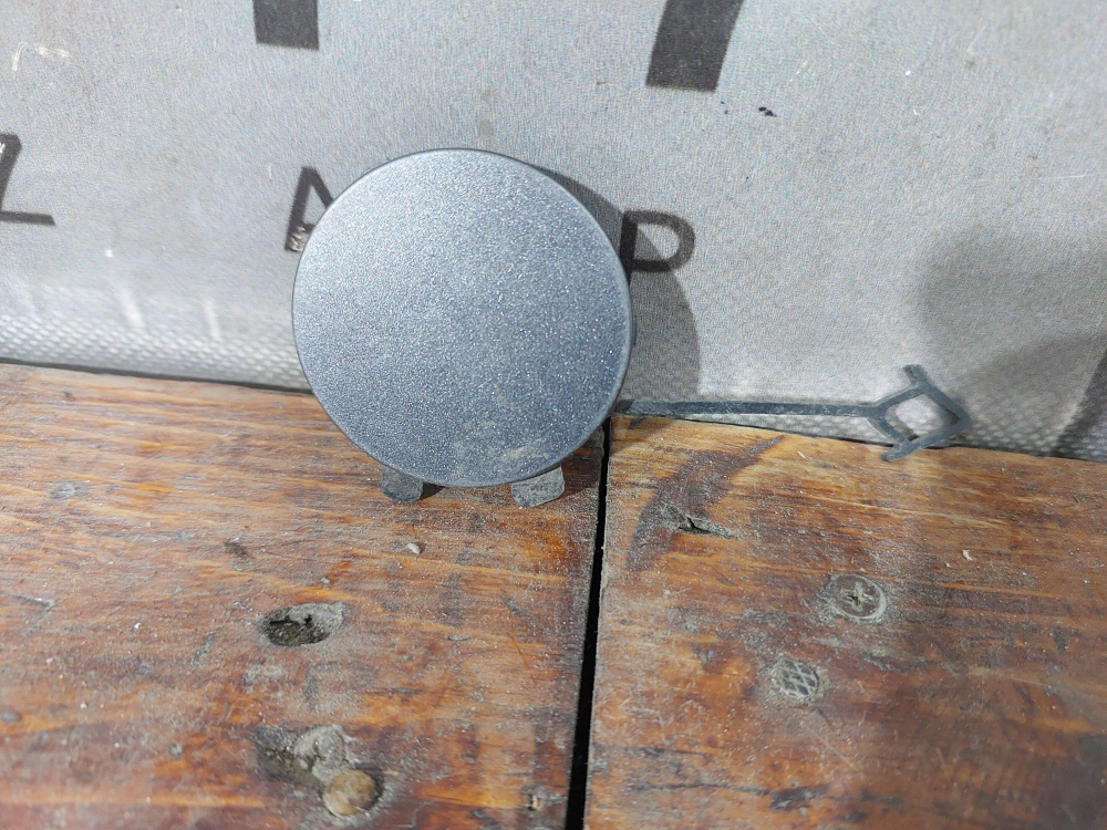 Заглушка буксировочного крюка Jaguar F-Pace 16-20 Б/У Оригинал HK8317F011BA