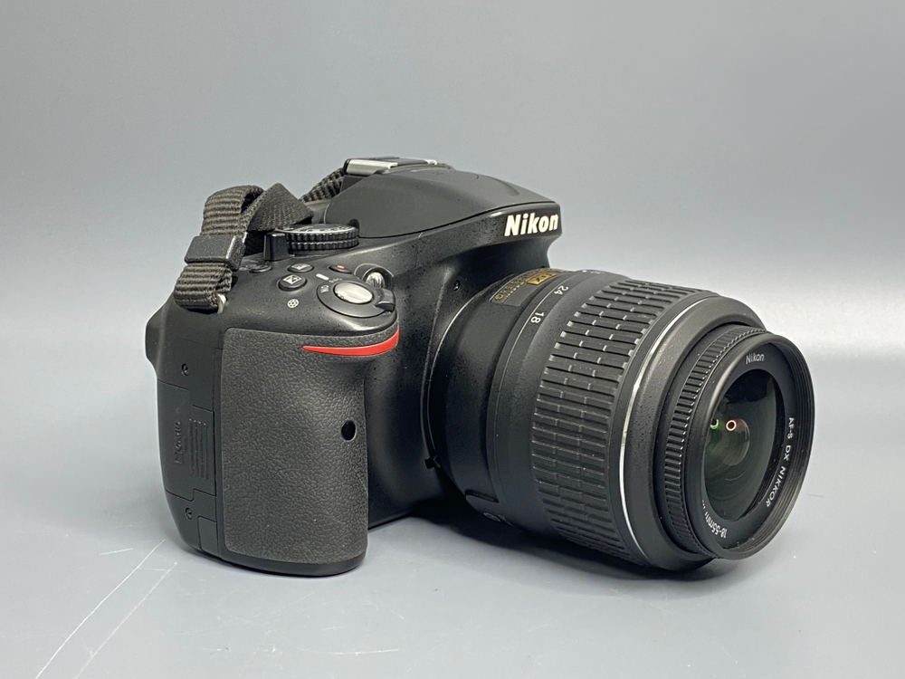 Nikon D5200 kit 18-55mm 6.200 кадров