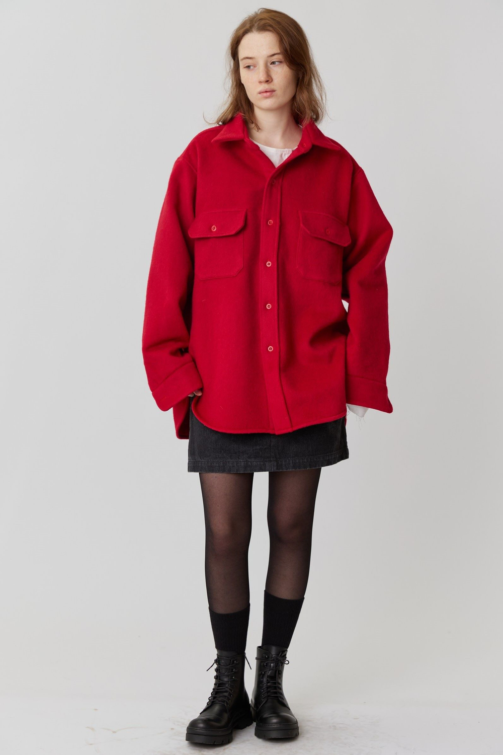 Объемная мужская рубашка из малиновой шерсти