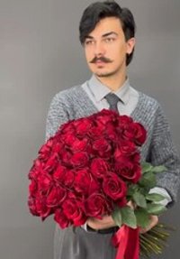 Монобукет из 51 алой розы