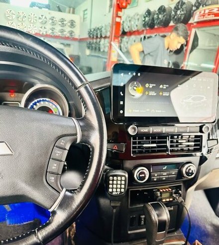 Магнитола для Mitsubishi Pajero 4 2006-2022 (без штатной камеры) - Teyes LUX ONE ROUND монитор 12.3", Android 10, CarPlay, 4G SIM-слот