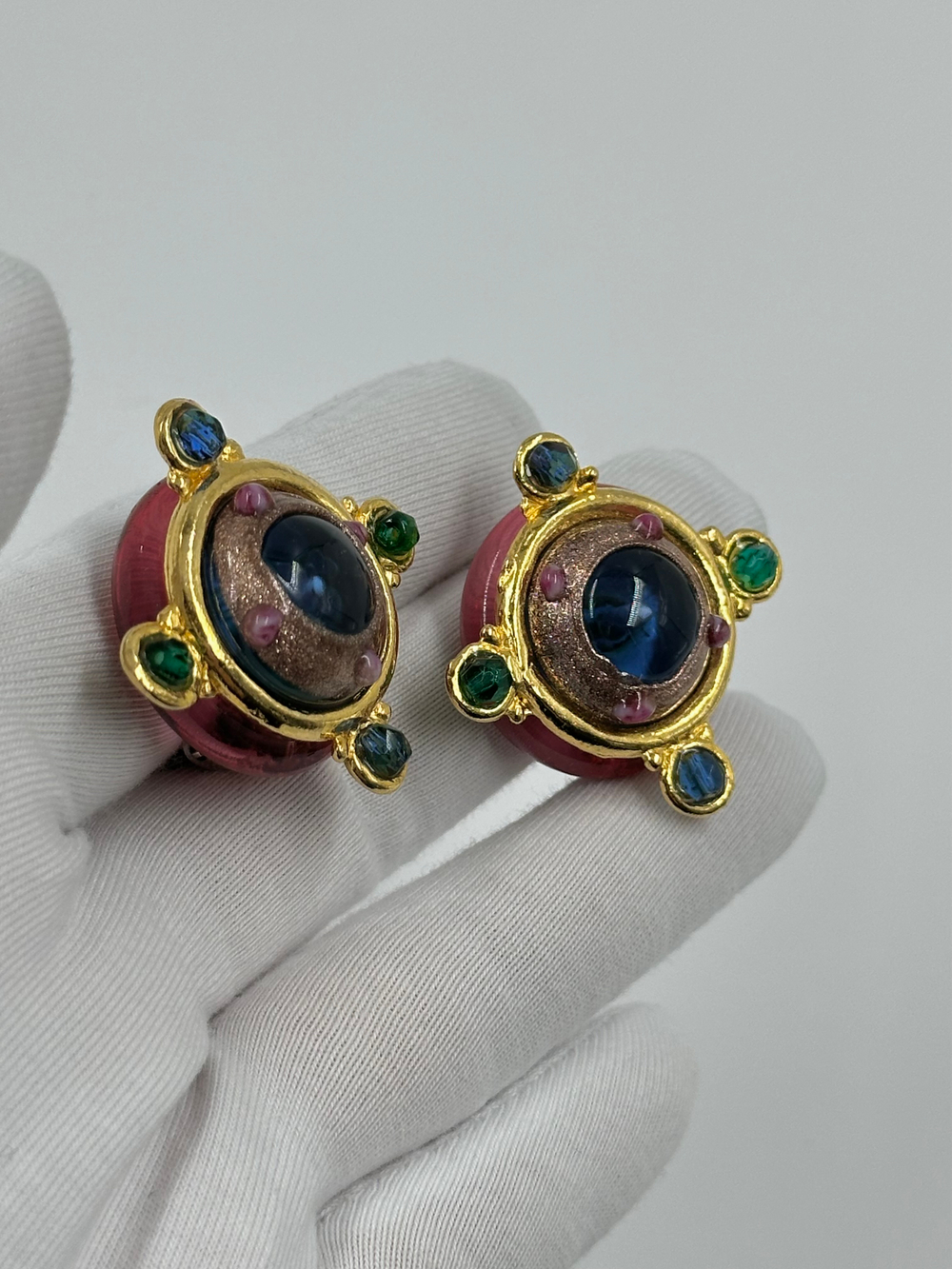 Клипсы с разноцветными вставками