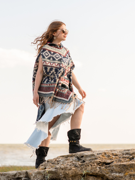 Пончо женское шерстяное с орнаментом