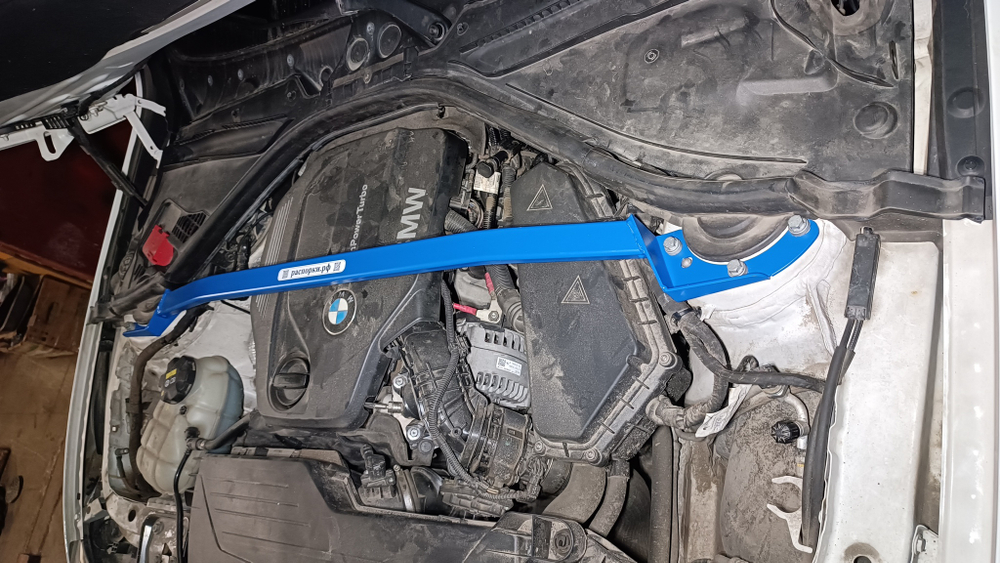 Распорка передних стоек (цельная) BMW F30 (ПОД ЗАКАЗ)
