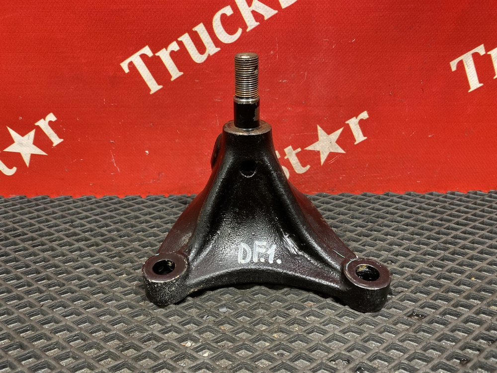 Кронштейн цилиндра подъема кабины 2023г