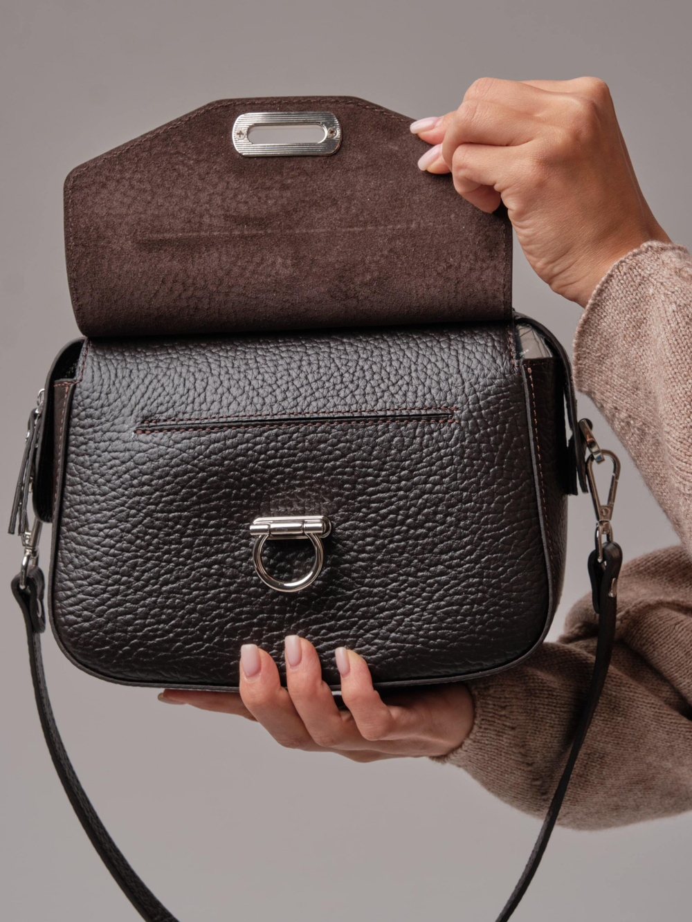 Женская сумка кросс-боди Azaro темно-коричневый соло