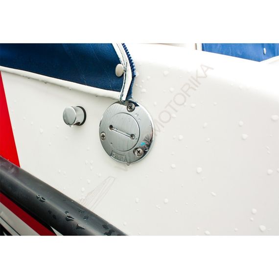 Стеклопластиковая лодка NISSAMARAN Laker V 450 ( с креслами и реллингами )