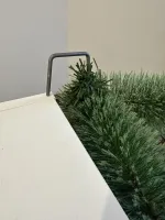 ветка на крючке для уличных елок