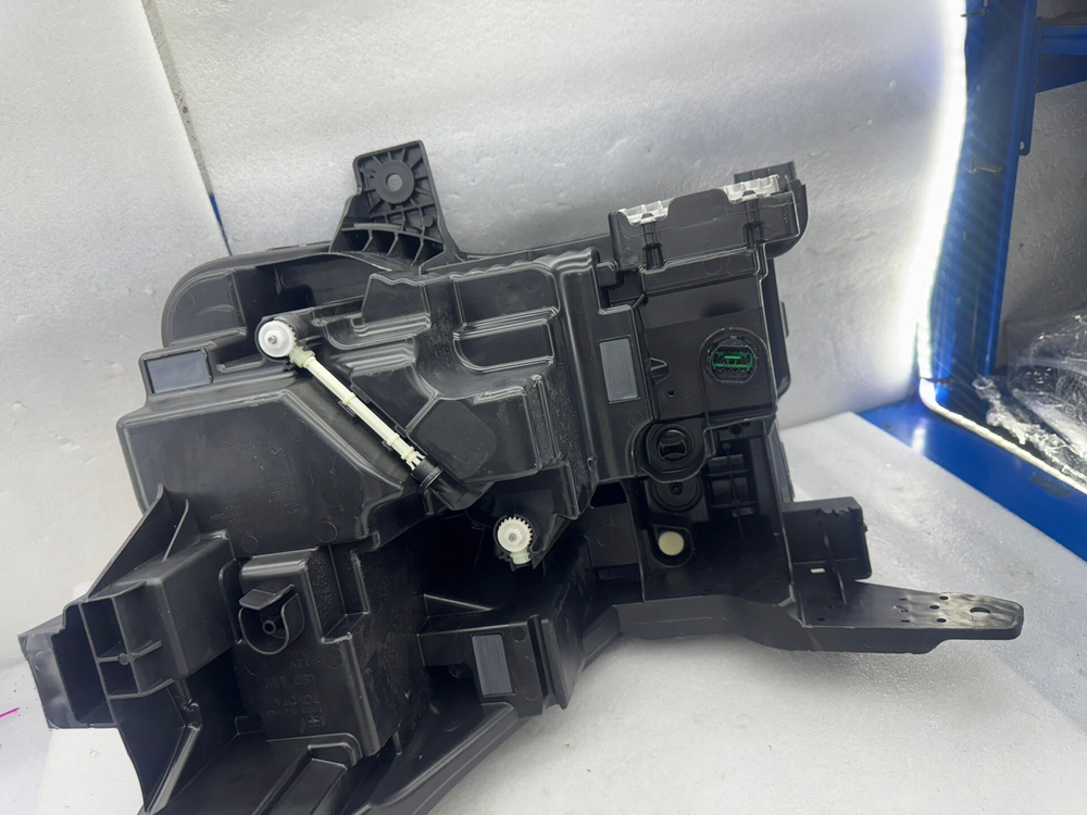 Блок фары (LED) для Toyota bZ3X, оригинал,