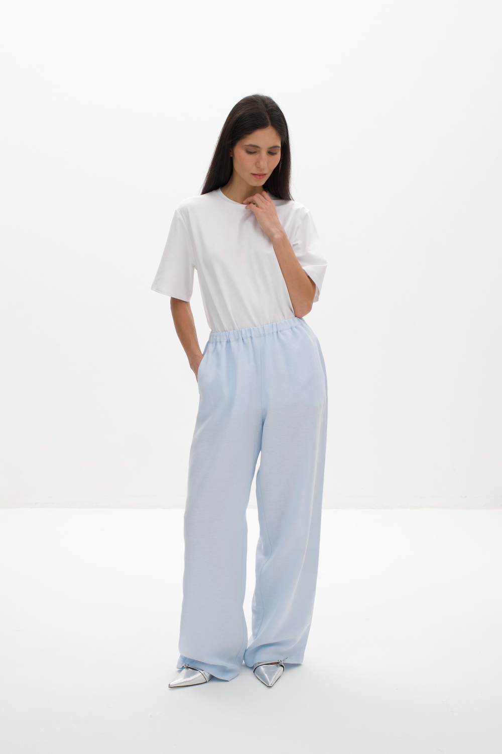 Брюки Mila изо льна и вискозы в нежно-голубом цвете