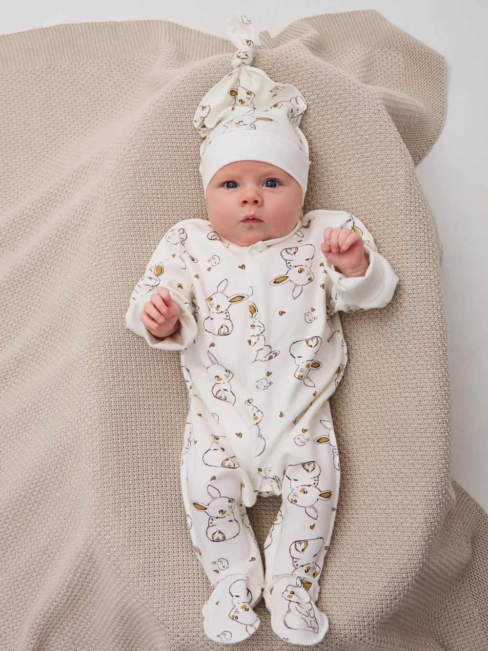 Конверт на выписку весна c костюмом